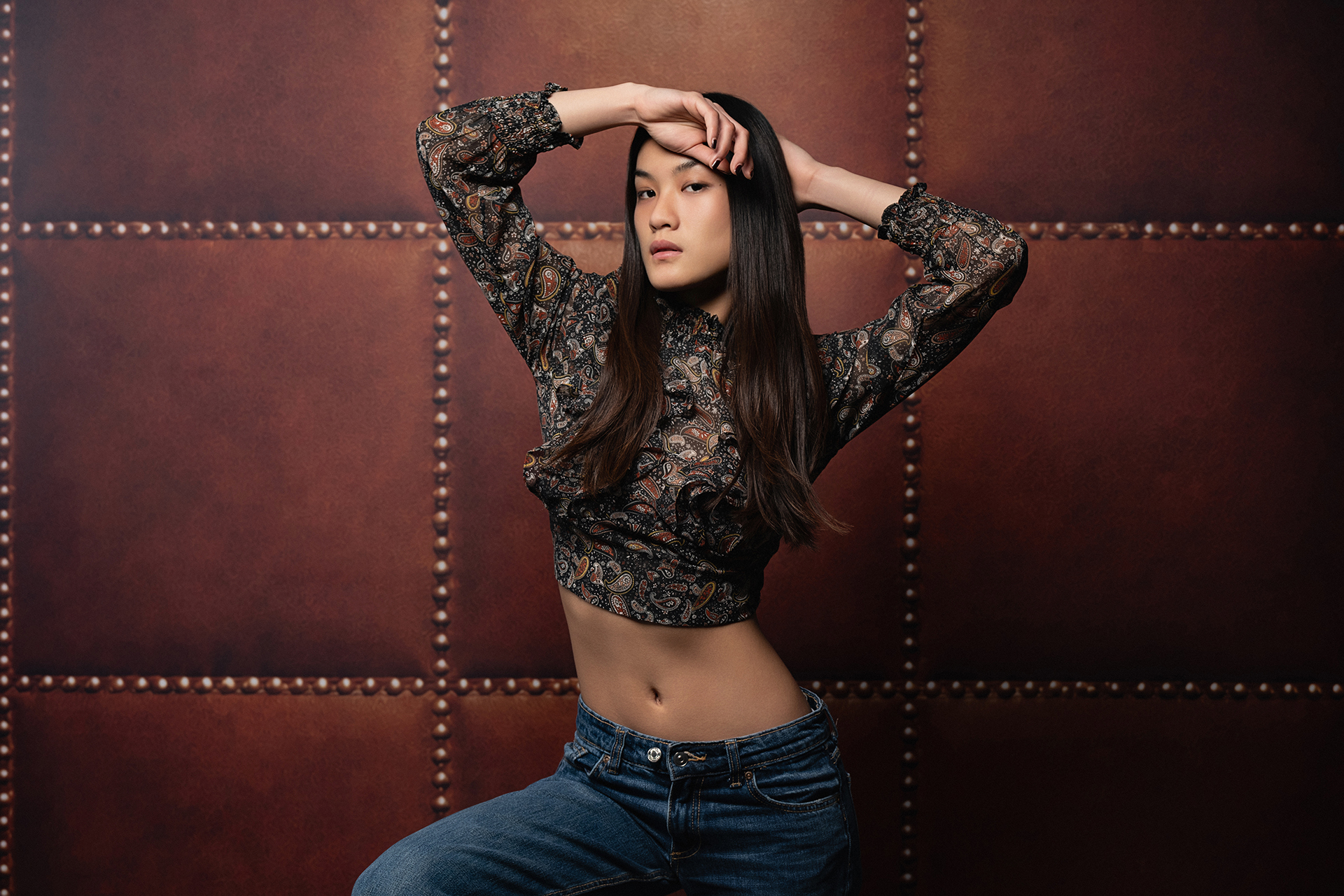 Club Brass Patina Clicki Ready Backdrop - Image 4